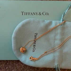 Tiffany & Co. 'Tiffany Twist' Knot pendant necklace 18k yellow gold.